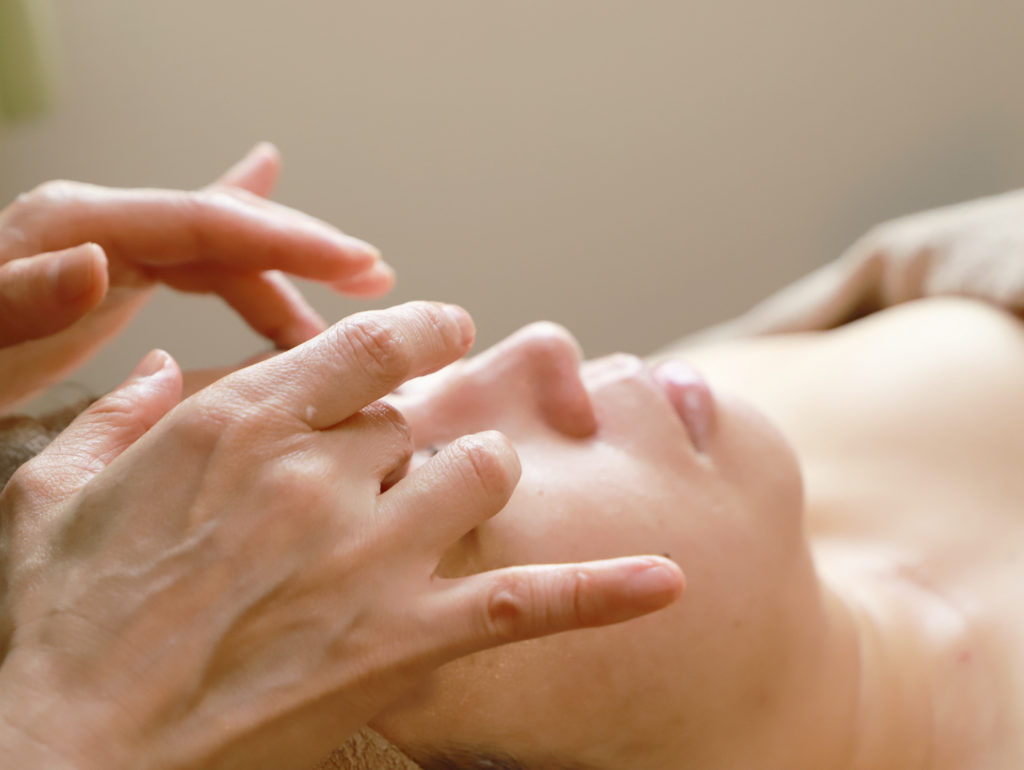 facial_lymphatic_massage